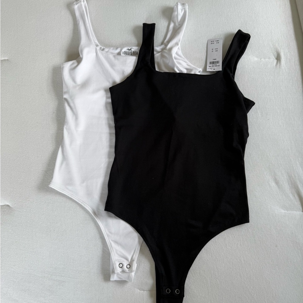 HOLLISTER BLACK AND WHITE BODYSUITS